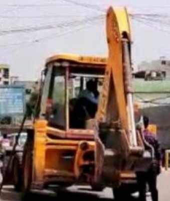 Flag march of bulldozers ahead of 3rd phase of panchayat polls in MP's Morena