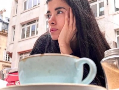 Hrithik turns photographer for his girlfriend Saba Azad Hrithik turns photographer for his girlfriend Saba Azad