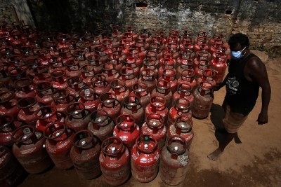 Maha: Oppn slams gas price hike, terms it fallout of new 'ED govt' Maha: Oppn slams gas price hike, terms it fallout of new 'ED govt'