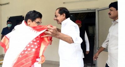 KCR, Akhilesh deliberate on 'national politics', other issues KCR, Akhilesh deliberate on 'national politics', other issues