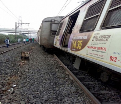 Mumbai local train coach derails, no casualties