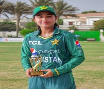 Tuba Hassan earns central contract of PCB