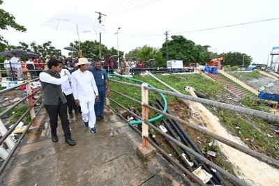 Telangana CM sees conspiracy behind Godavari floods Telangana CM sees conspiracy behind Godavari floods