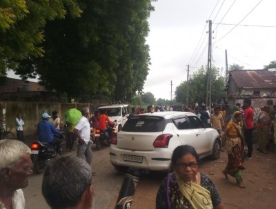 Bootlegger dies during Gujarat Police raid, locals allege harassment Bootlegger dies during Gujarat Police raid, locals allege harassment