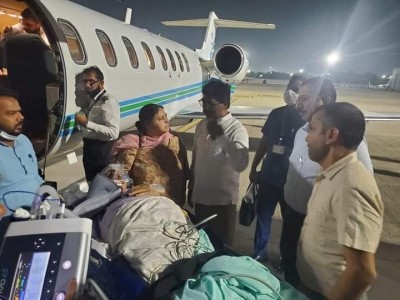 Jharkhand CM meets ailing Lalu Yadav at Delhi airport Jharkhand CM meets ailing Lalu Yadav at Delhi airport