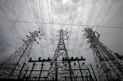 Saudi Arabia, Iraq sign electric power grids deal