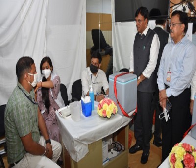 Mandaviya launches 'Covid Vaccination Amrit Mahotsav' Mandaviya launches 'Covid Vaccination Amrit Mahotsav'