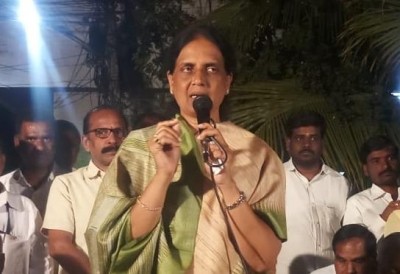 Student groups try to lay siege to Telangana minister's office