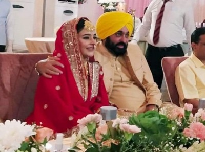Punjab CM starts second innings, marries doctor Kaur Punjab CM starts second innings, marries doctor Kaur