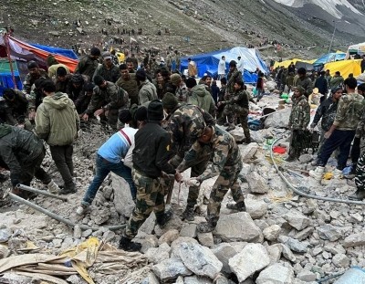 Army carries out rescue ops for Amarnath Yatris at Baltal Army carries out rescue ops for Amarnath Yatris at Baltal