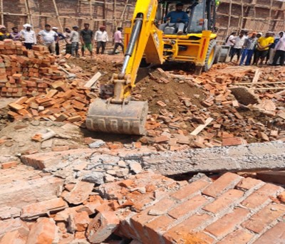 Several feared trapped after wall of under-construction godown collapses in Delhi Several feared trapped after wall of under-construction godown collapses in Delhi
