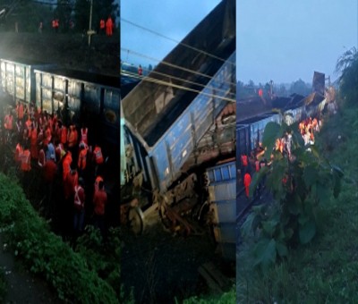 Goods train derails in Gujarat, 27 passengers trains diverted Goods train derails in Gujarat, 27 passengers trains diverted