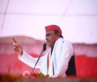 Akhilesh to give laptops to students on his b'day Akhilesh to give laptops to students on his b'day
