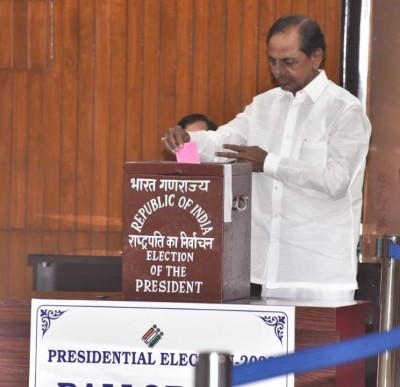 Prez poll: Barring 4, all MLAs in Telugu states cast votes Prez poll: Barring 4, all MLAs in Telugu states cast votes