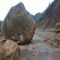 Landslides block Jammu-Srinagar highway