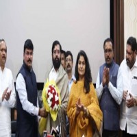 Shiv Sena 'completely finished' in a month as 12 MPs also join Shinde camp