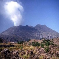 Japan volcano erupts for 2nd straight day