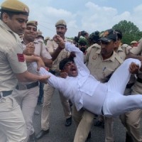 Parliament to Rashtrapati Bhavan march: Delhi Police begin detaining Congress MPS