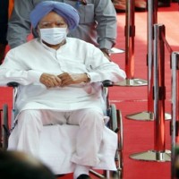 Prez Poll: Ailing ex-PM Manmohan Singh came on a wheelchair to cast vote
