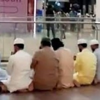 Controversy over namaz in Lulu Mall in Lucknow