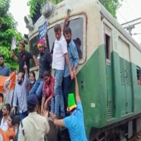 Sonia at ED office: Youth Cong workers stop several trains in Delhi