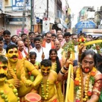 Lashkar Bonalu begins amid gaiety in Secunderabad