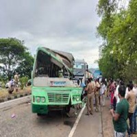Six killed as bus rams into trailer truck in TN