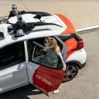 Self-driving cars block traffic for hours in US, manually moved later