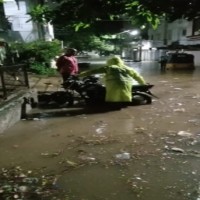 Heavy downpour in Hyderabad inundate low-lying areas