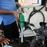 Maha cuts petrol rate by Rs 5/litre, diesel Rs 3/litre