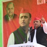 Akhilesh comes out in support of Cong President Sonia Gandhi