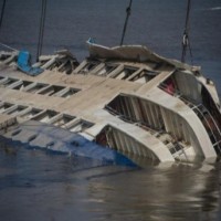 13 missing as passenger ship capsizes in Indonesia (Ld)