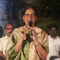 Student groups try to lay siege to Telangana minister's office