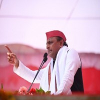 Akhilesh to give laptops to students on his b'day