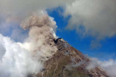 Philippines braces for volcano eruption, evacuations on Philippines braces for volcano eruption, evacuations on