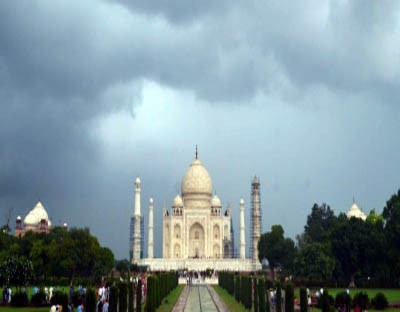 Afghan diplomats visits Taj Mahal amid weekend lockdown