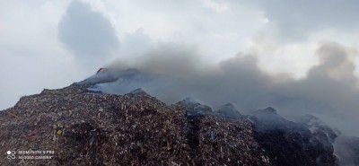 Gurugram: Fire breaks out at Bandhwari landfill, no casualties Gurugram: Fire breaks out at Bandhwari landfill, no casualties
