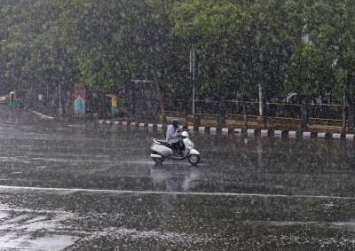 IMD issues red alert in coastal K'taka for next 2 days IMD issues red alert in coastal K'taka for next 2 days