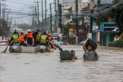 Philippines evacuates over 15,000 people amid flood threat Philippines evacuates over 15,000 people amid flood threat
