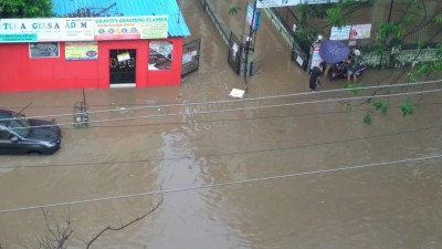 Torrential rains clobber Mumbai, paralyse traffic, trains Torrential rains clobber Mumbai, paralyse traffic, trains