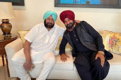 CM & Sidhu bury hatchet, reminiscence old times, hint at bigger battles CM & Sidhu bury hatchet, reminiscence old times, hint at bigger battles
