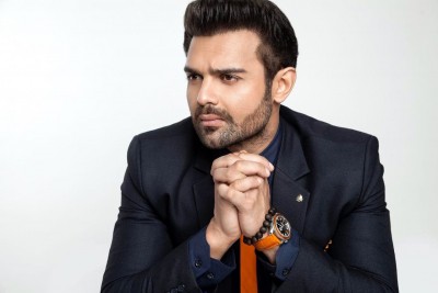Mimoh Chakraborty spends time e-learning Mimoh Chakraborty spends time e-learning