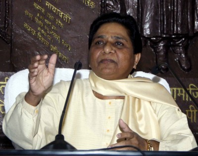 Mayawati slams Akhilesh over his 'preference' for smaller parties Mayawati slams Akhilesh over his 'preference' for smaller parties