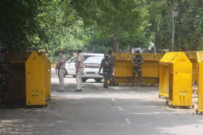 Delhi police beef up security at Jantar Mantar ahead of farmers' protest Delhi police beef up security at Jantar Mantar ahead of farmers' protest
