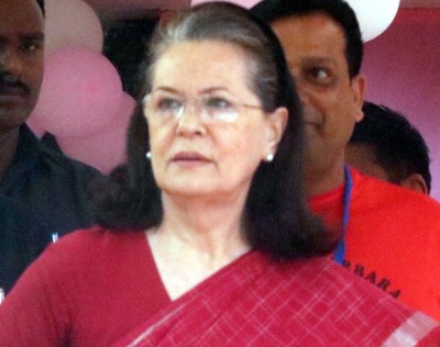 Sonia calls Punjab MPs to work together to win poll Sonia calls Punjab MPs to work together to win poll