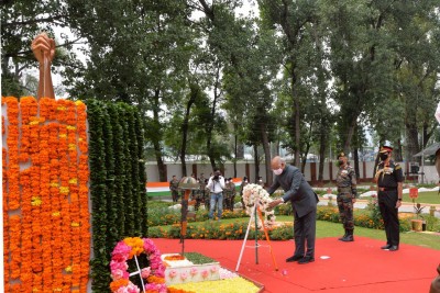 President pays homage to Kargil fallen heroes President pays homage to Kargil fallen heroes