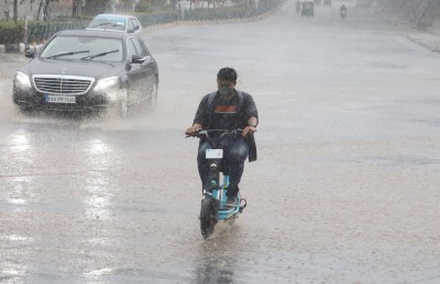Torrential rains throw normal life out of gear in K'taka Torrential rains throw normal life out of gear in K'taka