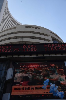 Sensex, Nifty turn flat after touching new highs Sensex, Nifty turn flat after touching new highs