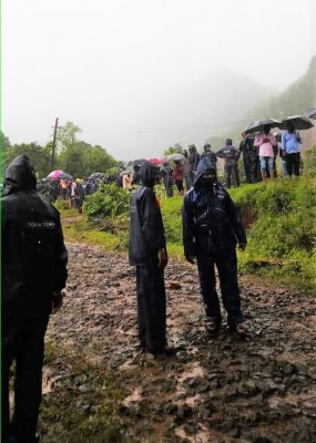 Taliye hillslide washout: Thackeray wipes tears of dazed survivors