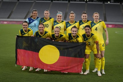 Aussie women footballers make unique statement against racism Aussie women footballers make unique statement against racism